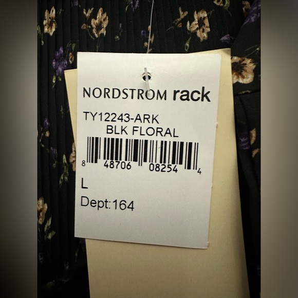 Everleigh Black Floral Blouse Size Large Tie Neck Pleated Ruffle Bottom NWT - Picture 4 of 6